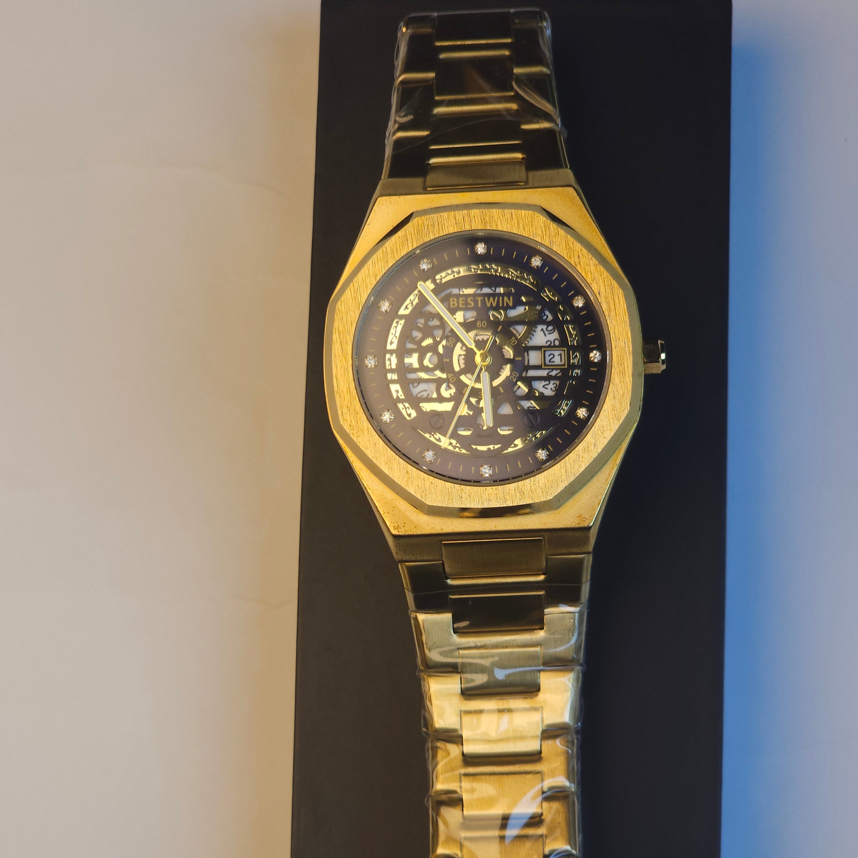 “Bestwin Skeleton – Luxury in Motion ⌚”