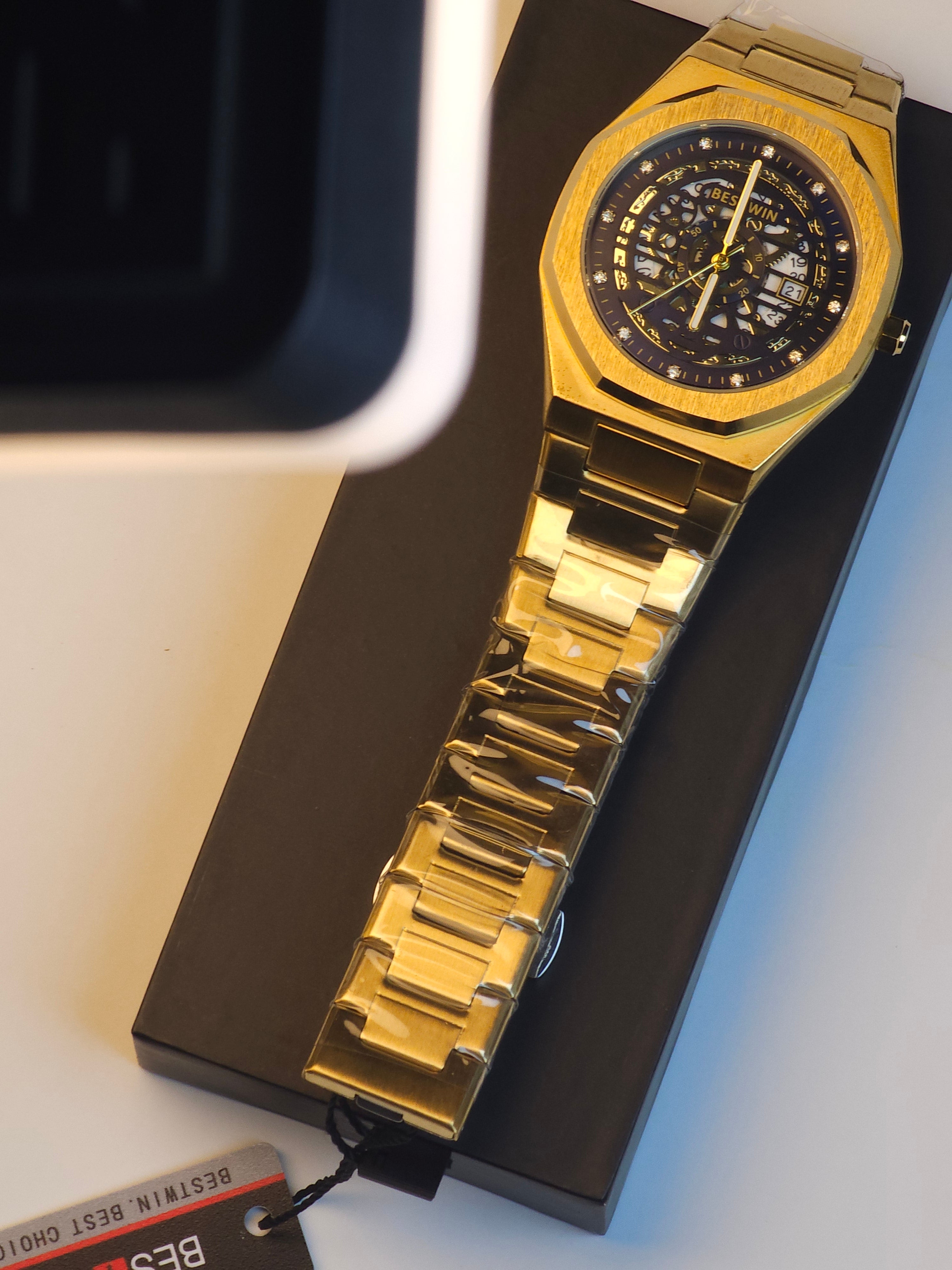 “Bestwin Skeleton – Luxury in Motion ⌚”