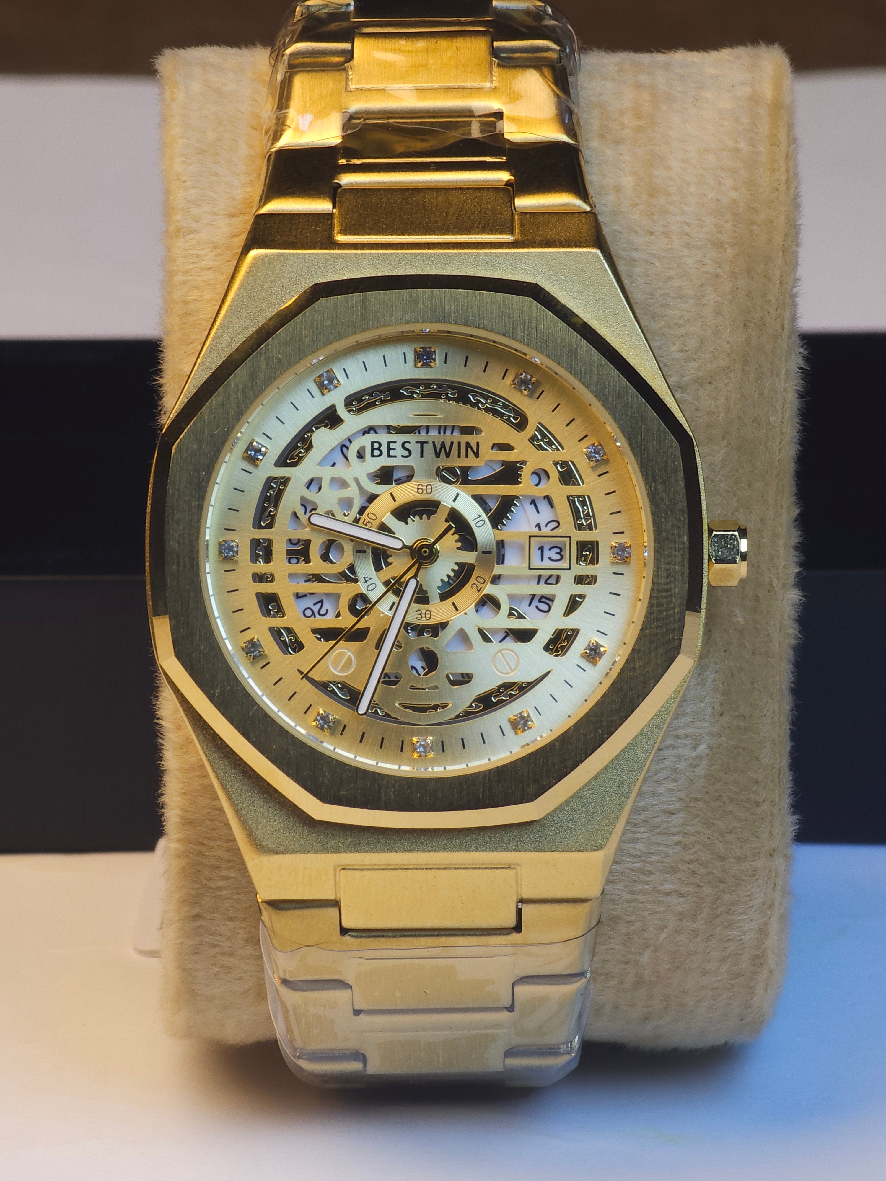 “Bestwin Skeleton – Luxury in Motion ⌚”
